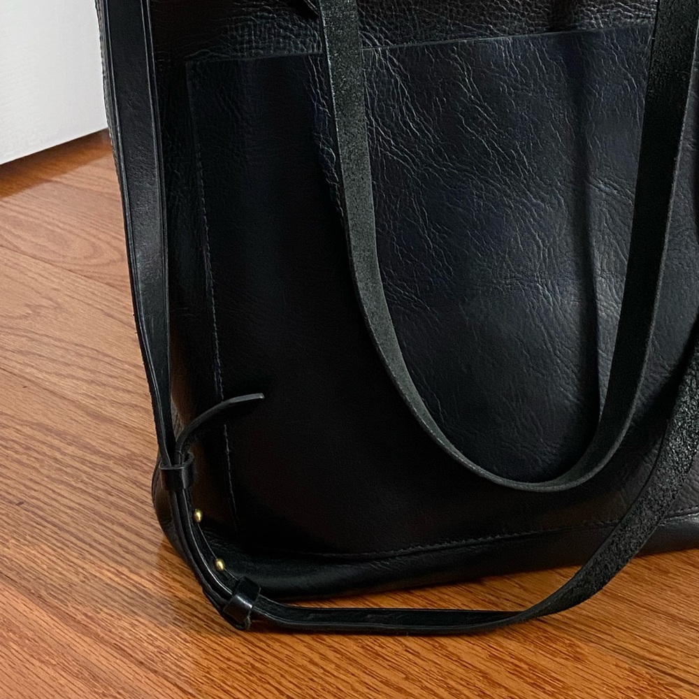 Madewell Medium Transport Tote Crossbody in Black - Picture 8 of 9
